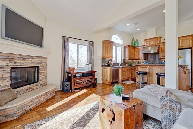 108 Helberta Avenue, Redondo Beach, California 90277, 3 Bedrooms Bedrooms, ,3 BathroomsBathrooms,Residential,Sold,Helberta,SB18053700