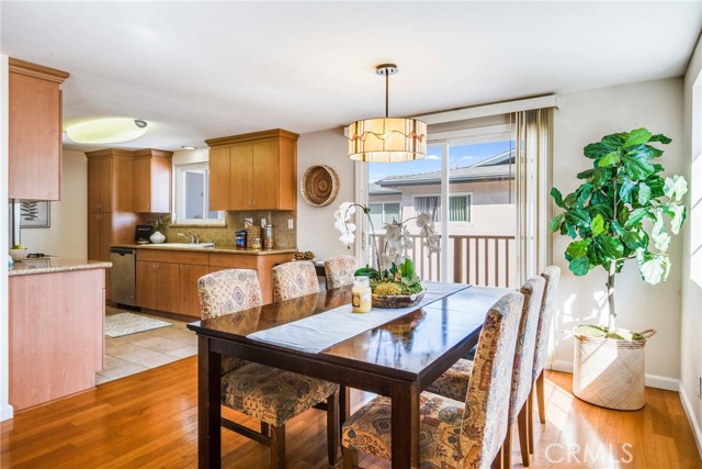 1427 12th Street, Manhattan Beach, California 90266, 2 Bedrooms Bedrooms, ,3 BathroomsBathrooms,Residential,Sold,12th,SB21102526
