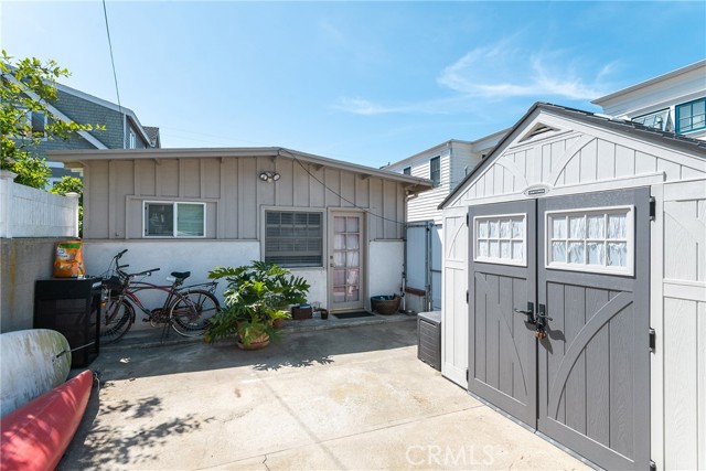 571 33rd Street, Manhattan Beach, California 90266, 2 Bedrooms Bedrooms, ,2 BathroomsBathrooms,Residential,Sold,33rd,SB21059997