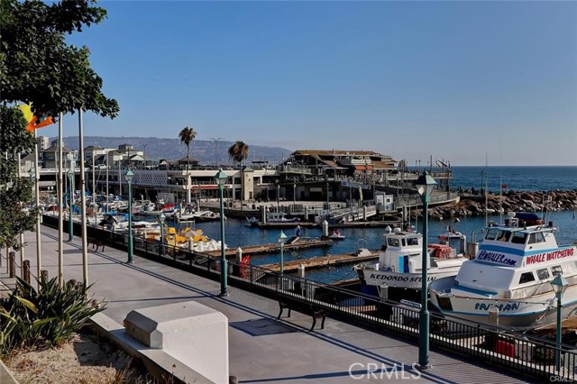 Less than 2 miles to the Redondo Beach International Pier for shopping, fine dining and entertainment.