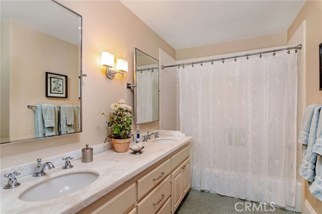 Full bath w/double sinks located on the second level.