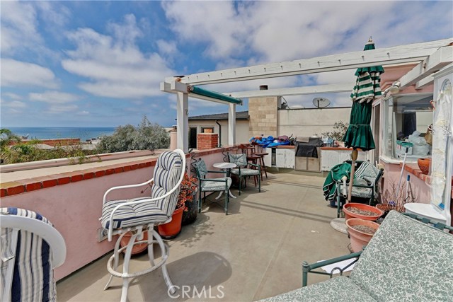 Front Unit- Roof top deck with built in bbq and sink