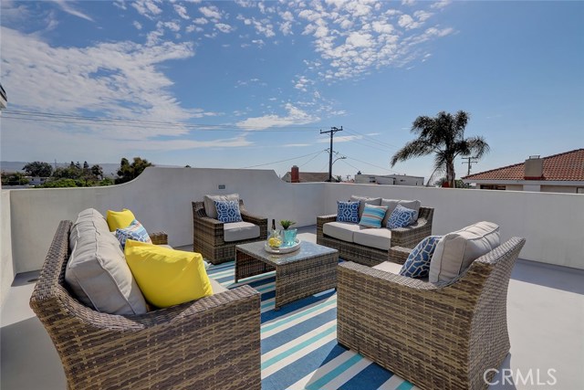 1057 8th Place, Hermosa Beach, California 90254, 5 Bedrooms Bedrooms, ,3 BathroomsBathrooms,Residential,Sold,8th,SB19212583