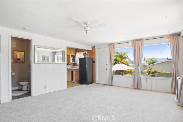 Bathroom (3/4 shower) and small kitchenette are also in the family room. All kinds of possibilities...