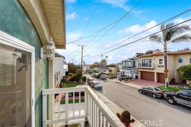 1206 9th Street, Hermosa Beach, California 90254, 3 Bedrooms Bedrooms, ,2 BathroomsBathrooms,Residential,Sold,9th,SB21084278