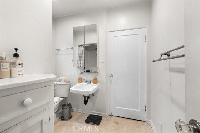 200 Gull Street, Manhattan Beach, California 90266, 3 Bedrooms Bedrooms, ,1 BathroomBathrooms,Residential,Sold,Gull,OC21063409