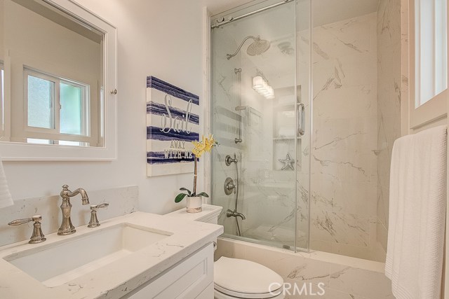 132 35th Place, Hermosa Beach, California 90254, 2 Bedrooms Bedrooms, ,2 BathroomsBathrooms,Residential,Sold,35th,SB19057826