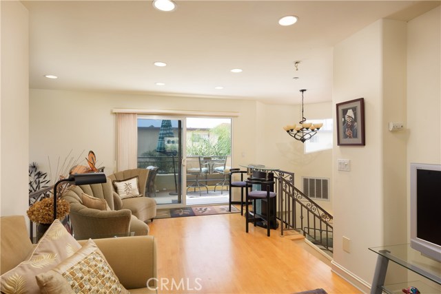 203 Avenue E, Redondo Beach, California 90277, 3 Bedrooms Bedrooms, ,2 BathroomsBathrooms,Residential,Sold,Avenue E,SB17173382