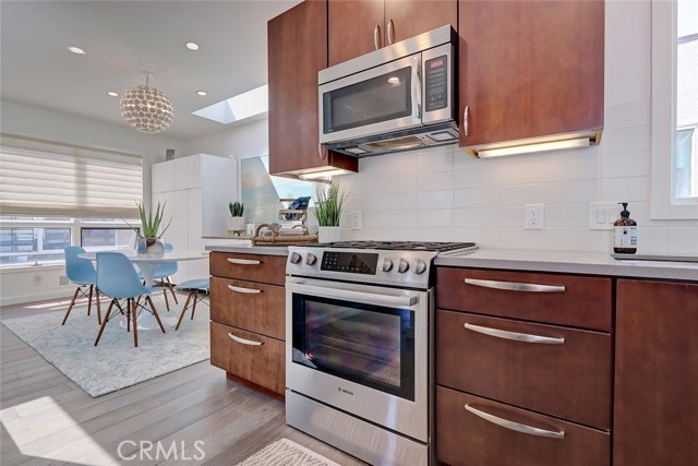 417 20th Place, Manhattan Beach, California 90266, 3 Bedrooms Bedrooms, ,2 BathroomsBathrooms,Residential,Sold,20th,SB21058820