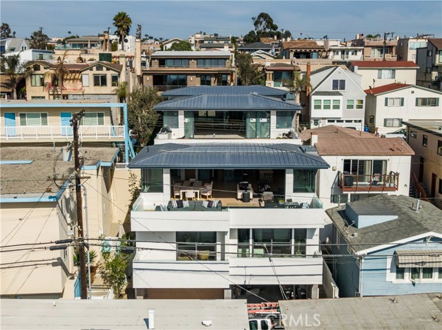 1705 Manhattan Avenue, Hermosa Beach, California 90254, 4 Bedrooms Bedrooms, ,4 BathroomsBathrooms,Residential,Sold,Manhattan,SB19227361