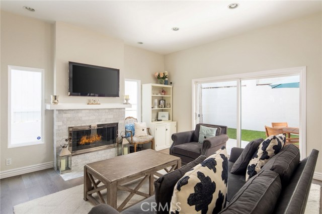 712 Irena Avenue, Redondo Beach, California 90277, 3 Bedrooms Bedrooms, ,1 BathroomBathrooms,Residential,Sold,Irena,SB20172033