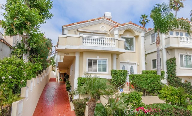702 Juanita Avenue, Redondo Beach, California 90277, 4 Bedrooms Bedrooms, ,3 BathroomsBathrooms,Residential,Sold,Juanita,PW20121248