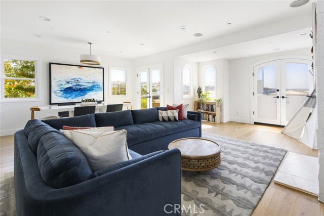 413 15th Street, Manhattan Beach, California 90266, 3 Bedrooms Bedrooms, ,3 BathroomsBathrooms,Residential,Sold,15th,SB21111117