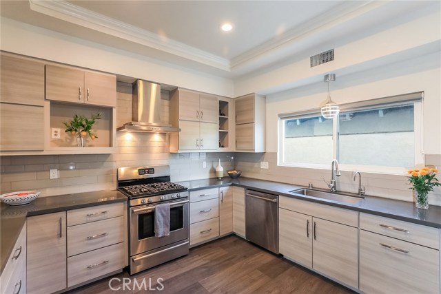 2121 Plant Avenue, Redondo Beach, California 90278, 4 Bedrooms Bedrooms, ,1 BathroomBathrooms,Residential,Sold,Plant,SB21007789