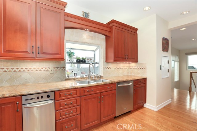 429 Bayview Drive, Hermosa Beach, California 90254, 3 Bedrooms Bedrooms, ,3 BathroomsBathrooms,Residential,Sold,Bayview,SB18034474