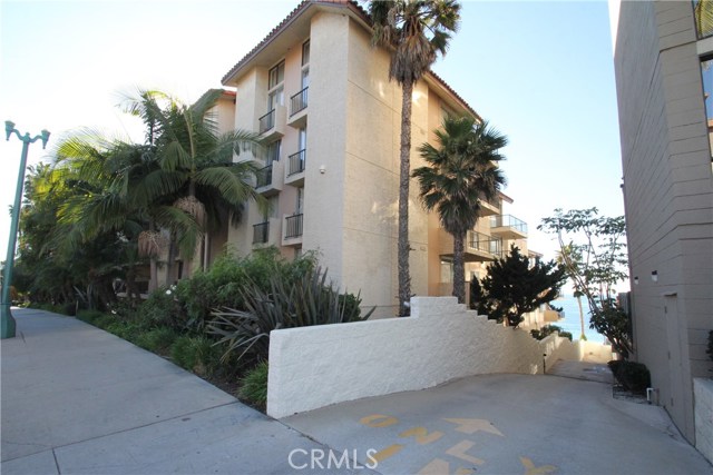 555 Esplanade, Redondo Beach, California 90277, 1 Bedroom Bedrooms, ,Residential,Sold,Esplanade,PV20180969