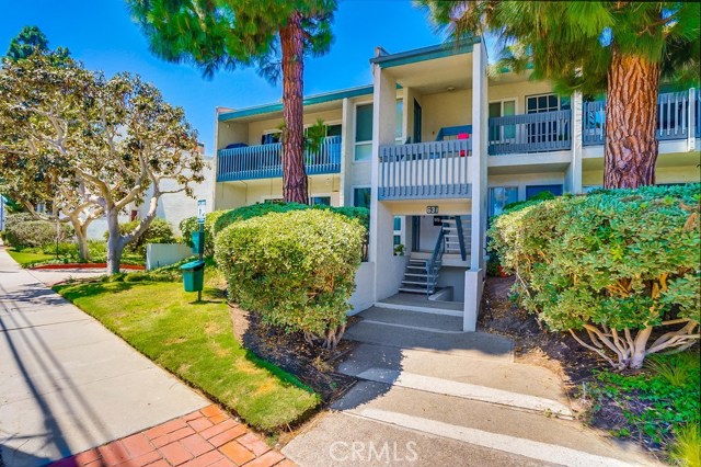 631 Prospect Avenue, Redondo Beach, California 90277, 2 Bedrooms Bedrooms, ,1 BathroomBathrooms,Residential,Sold,Prospect,SB19193841