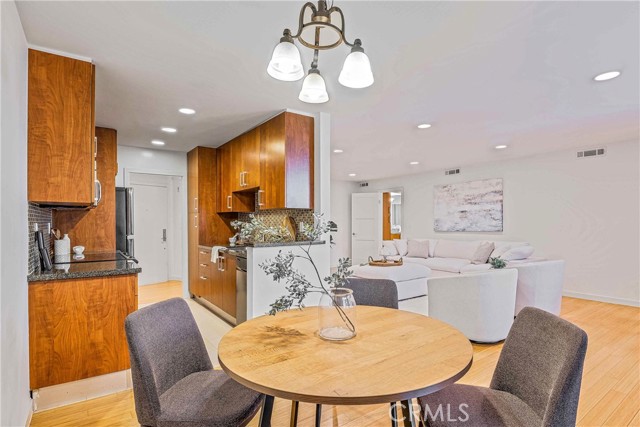 1 Bed Home for Sale in Hancock Park, California