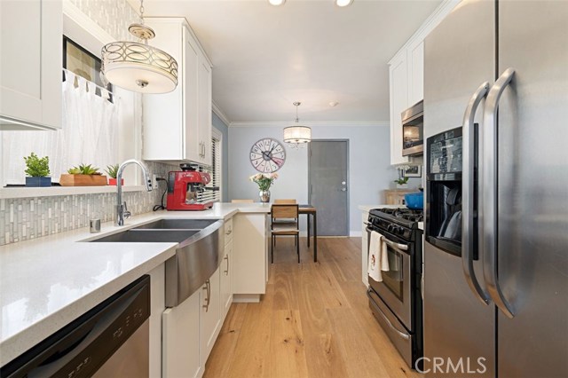 Kitchen & dining area
