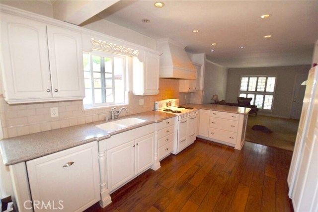 1917 Farrell Ave, Redondo Beach, California 90278, 4 Bedrooms Bedrooms, ,1 BathroomBathrooms,Residential,Sold,Farrell Ave,PV18156960