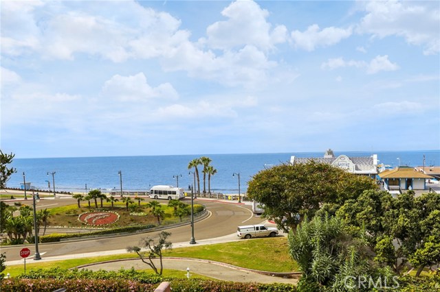 650 The Vlg, Redondo Beach, California 90277, 1 Bedroom Bedrooms, ,1 BathroomBathrooms,Residential,Sold,The Vlg,SB18021367