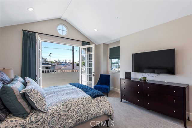 2201 Oak Avenue, Manhattan Beach, California 90266, 5 Bedrooms Bedrooms, ,5 BathroomsBathrooms,Residential,Sold,Oak,SB21126530