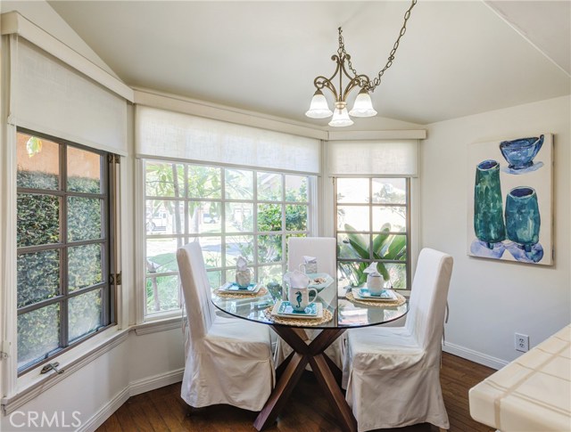 Bright and Cheery Breakfast Nook