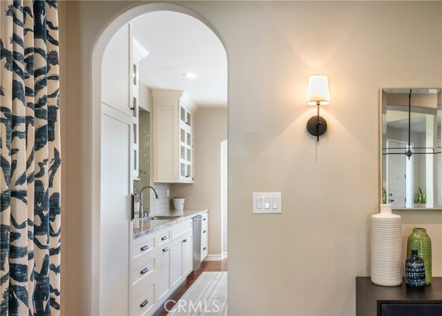 Entrance between dining room and kitchen