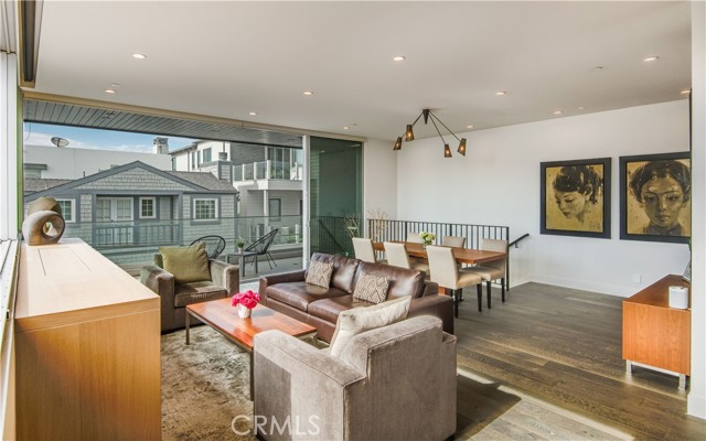 218 1st Place, Manhattan Beach, California 90266, 3 Bedrooms Bedrooms, ,3 BathroomsBathrooms,Residential,Sold,1st,PV21075886