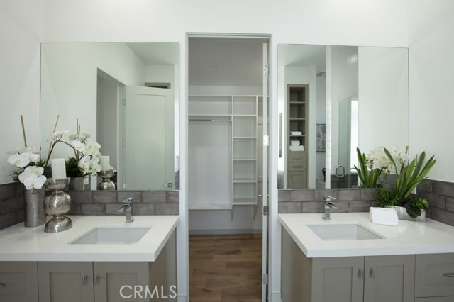 213 Juanita Avenue, Redondo Beach, California 90277, 4 Bedrooms Bedrooms, ,4 BathroomsBathrooms,Residential,Sold,Juanita,SB19068362