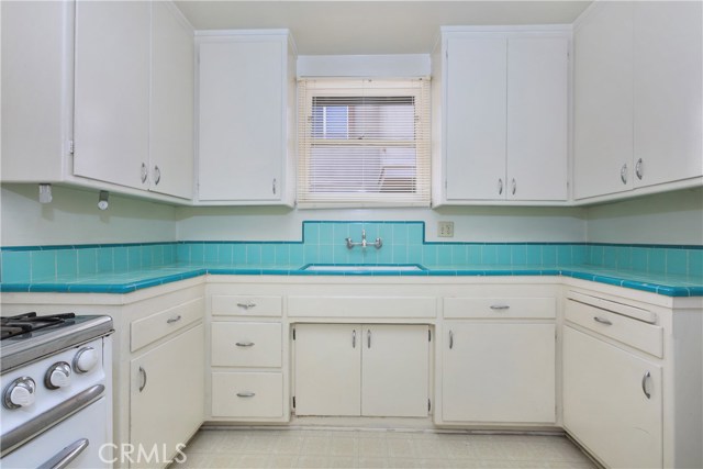 Unit B - Kitchen