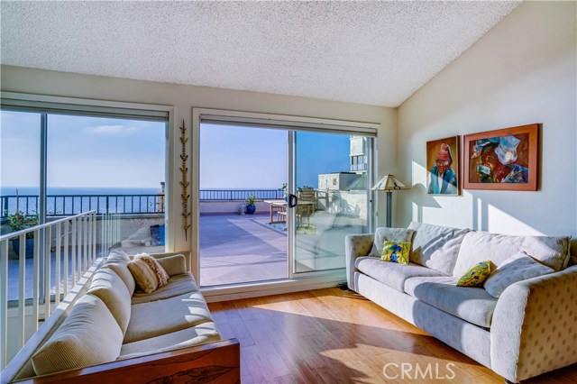 535 Esplanade, Redondo Beach, California 90277, 3 Bedrooms Bedrooms, ,Residential,Sold,Esplanade,SB20234312