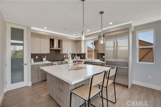 KITCHEN ISLAND