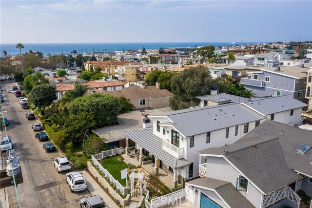 633 11th Street, Manhattan Beach, California 90266, 5 Bedrooms Bedrooms, ,5 BathroomsBathrooms,Residential,Sold,11th Street,SB20213636