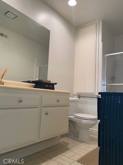 Second master suite bathroom