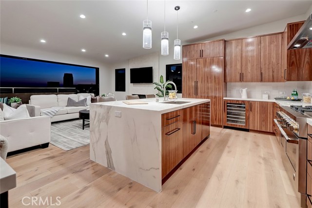 1705 Bayview Drive, Hermosa Beach, California 90254, 4 Bedrooms Bedrooms, ,2 BathroomsBathrooms,Residential,Sold,Bayview,SB20095687