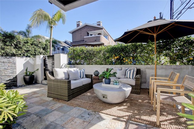417 27th Street, Manhattan Beach, California 90266, 3 Bedrooms Bedrooms, ,1 BathroomBathrooms,Residential,Sold,27th,SB21023616