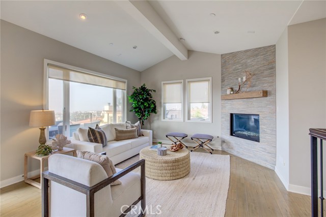 931 1st Street, Hermosa Beach, California 90254, 3 Bedrooms Bedrooms, ,2 BathroomsBathrooms,Residential,Sold,1st,SB19229555