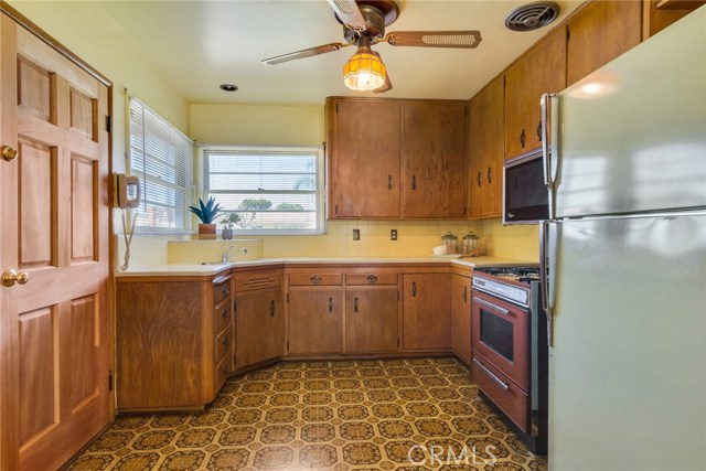 Kitchen with plenty of storage space