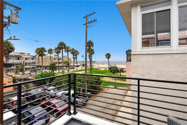 43 15th Court, Hermosa Beach, California 90254, 3 Bedrooms Bedrooms, ,3 BathroomsBathrooms,Residential,Sold,15th,SB21166681