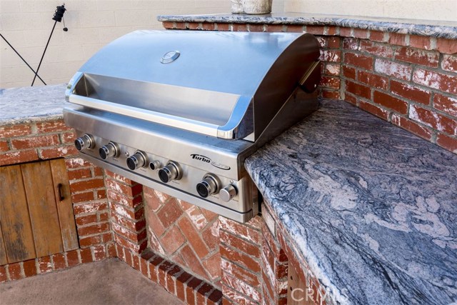 Stainless steel 5 burner BBQ and granite bar for your entertaining pleasure