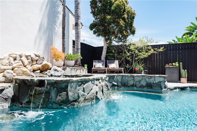 587 36th Street, Manhattan Beach, California 90266, 3 Bedrooms Bedrooms, ,2 BathroomsBathrooms,Residential,Sold,36th,SB21105044