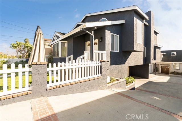 2102 Clark Lane, Redondo Beach, California 90278, 5 Bedrooms Bedrooms, ,2 BathroomsBathrooms,Residential,Sold,Clark,SB18027227