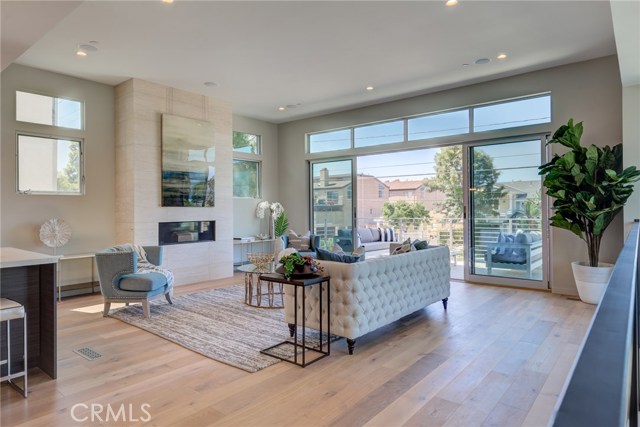 102 Prospect Avenue, Redondo Beach, California 90277, 3 Bedrooms Bedrooms, ,1 BathroomBathrooms,Residential,Sold,Prospect,SB19223229