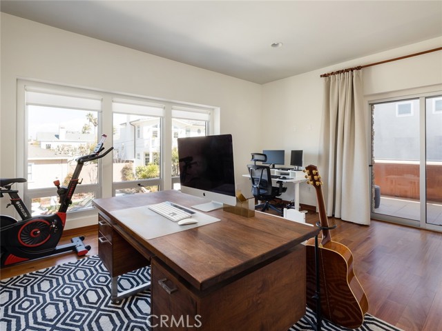 1122 8th Street, Hermosa Beach, California 90254, 5 Bedrooms Bedrooms, ,4 BathroomsBathrooms,Residential,Sold,8th,TR21042342