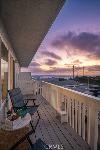 463 36th Place, Manhattan Beach, California 90266, 2 Bedrooms Bedrooms, ,1 BathroomBathrooms,Residential,Sold,36th,SB19098375