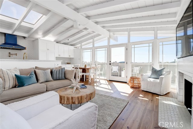 1617 Raymond Avenue, Hermosa Beach, California 90254, 3 Bedrooms Bedrooms, ,2 BathroomsBathrooms,Residential,Sold,Raymond,SB20048539