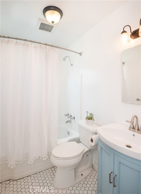 1200 Magnolia Avenue, Manhattan Beach, California 90266, 2 Bedrooms Bedrooms, ,1 BathroomBathrooms,Residential,Sold,Magnolia,SB20091640