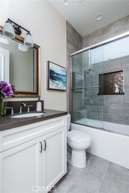 105 Juanita Avenue, Redondo Beach, California 90277, 4 Bedrooms Bedrooms, ,3 BathroomsBathrooms,Residential,Sold,Juanita,SB17254045