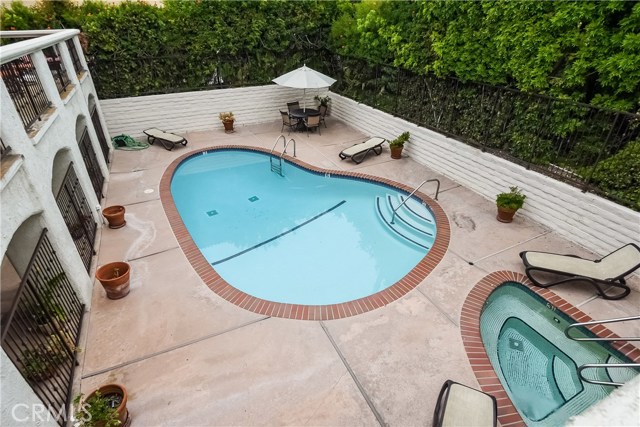 Pool and jacuzzi